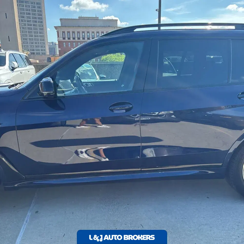 2023 BMW X7 M60i