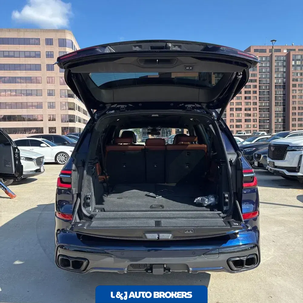 2023 BMW X7 M60i