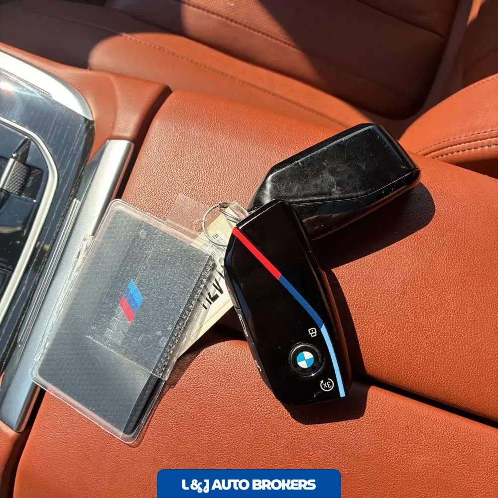 2023 BMW X7 M60i