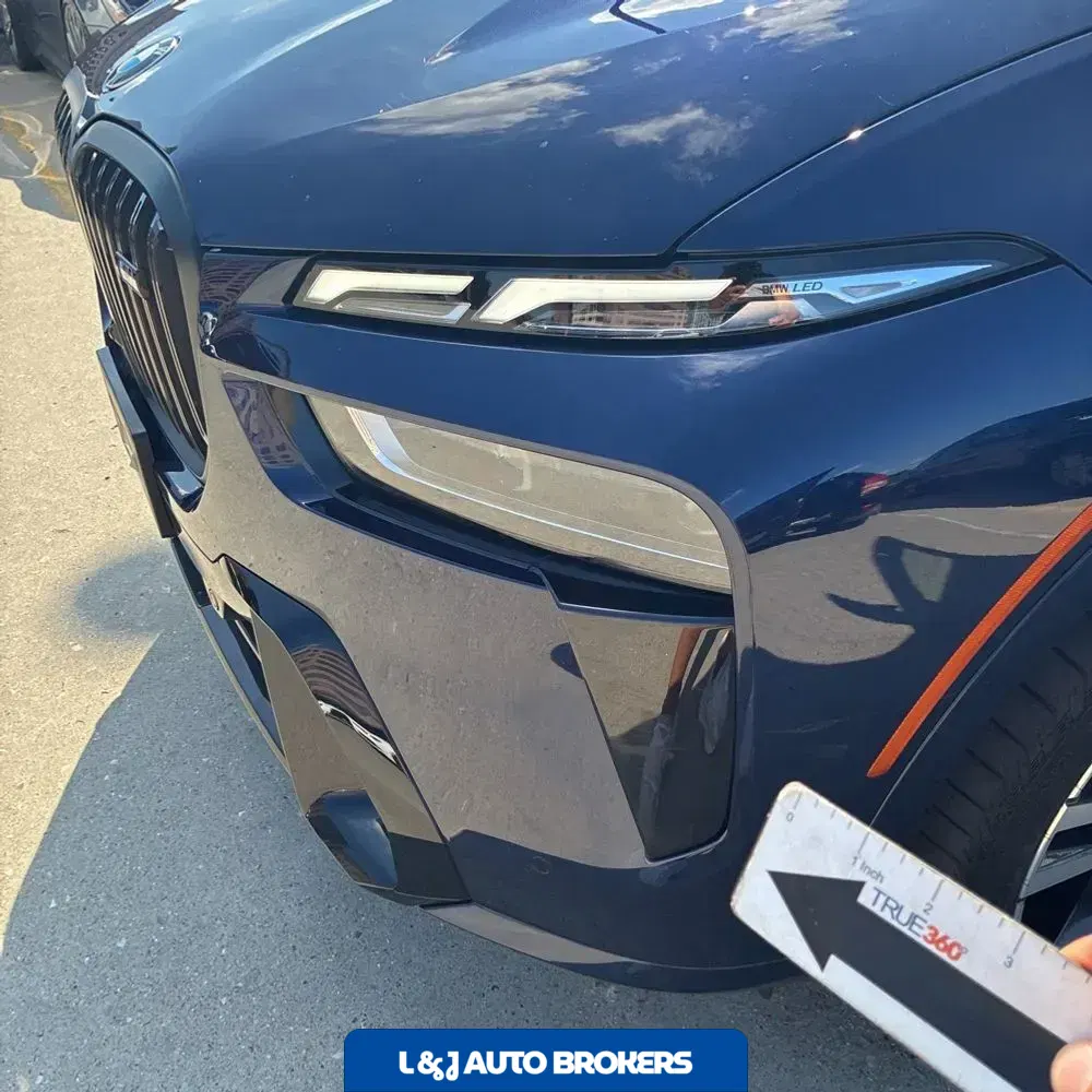 2023 BMW X7 M60i