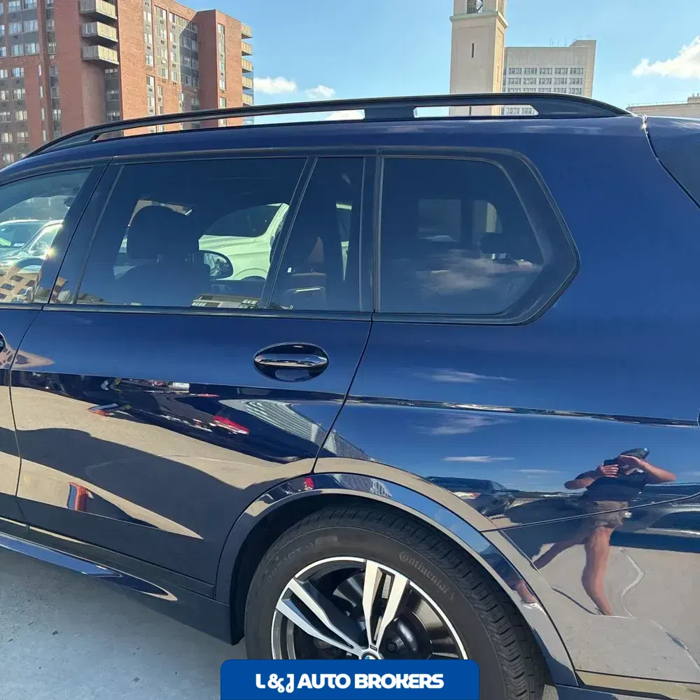 2023 BMW X7 M60i