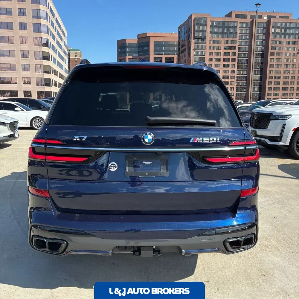 2023 BMW X7 M60i