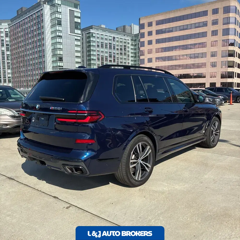 2023 BMW X7 M60i