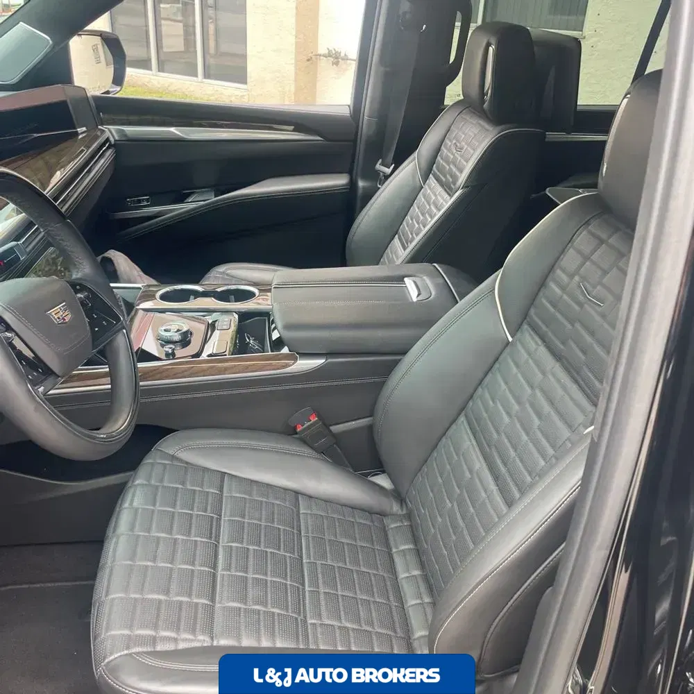 2025 Cadillac Escalade Sport Platinum