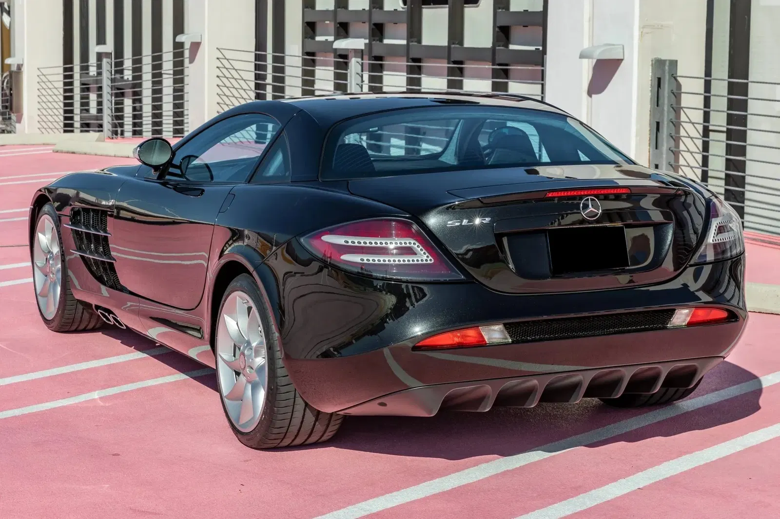 2,700-Mile 2006 Mercedes-Benz SLR McLaren