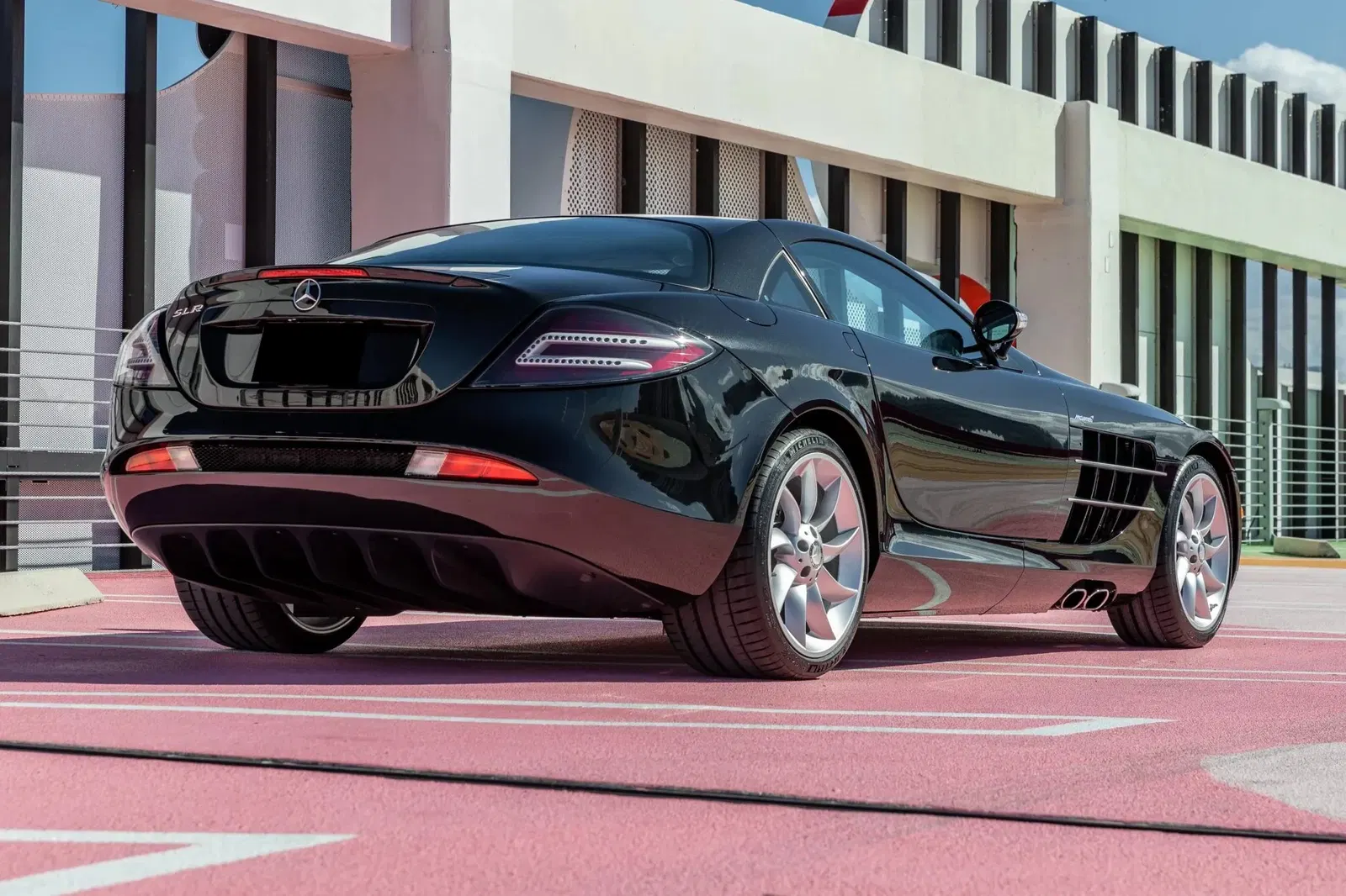 2,700-Mile 2006 Mercedes-Benz SLR McLaren