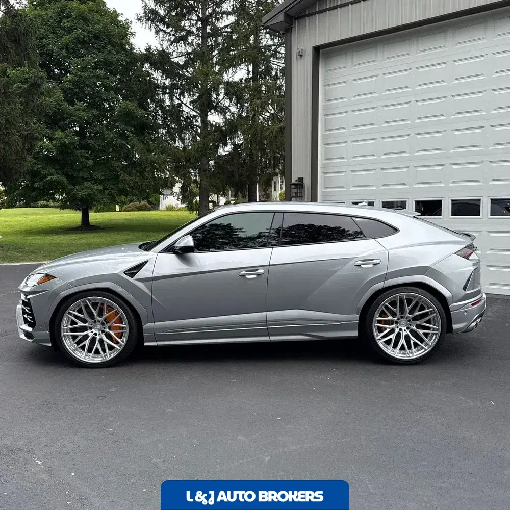 2020 Lamborghini Urus Base