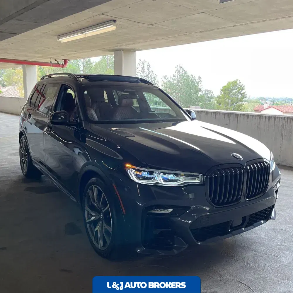 2022 BMW X7 M50i