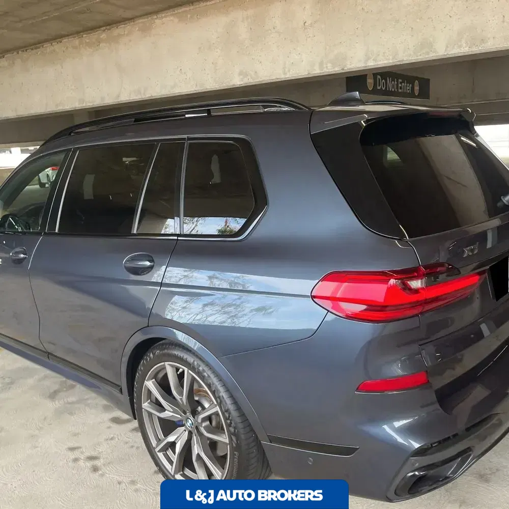 2022 BMW X7 M50i