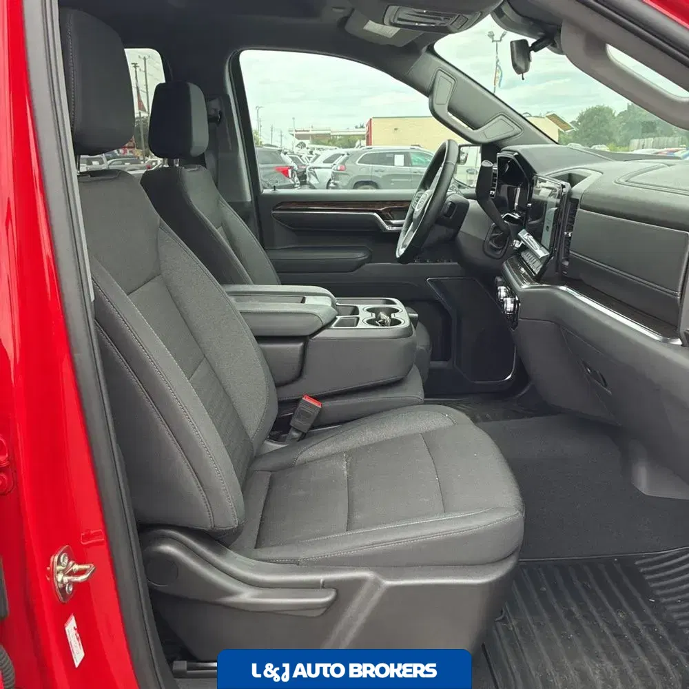 2025 GMC Sierra 1500 Elevation Standard