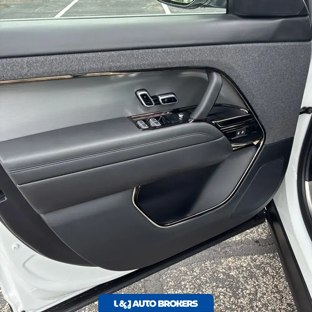 2024 Land Rover Range Rover Sport P360 SE