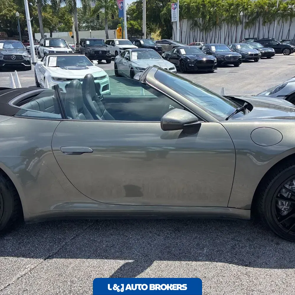 2020 Porsche 911 Carrera Cabriolet