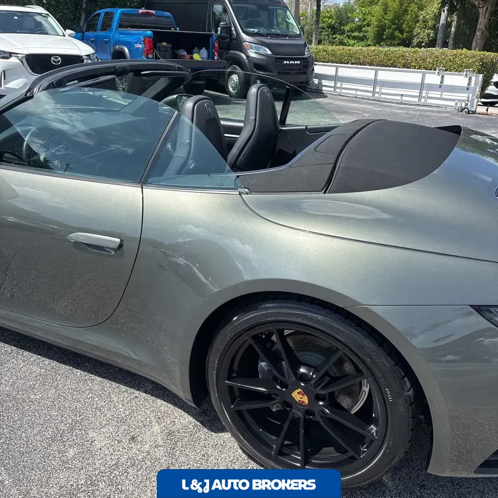 2020 Porsche 911 Carrera Cabriolet
