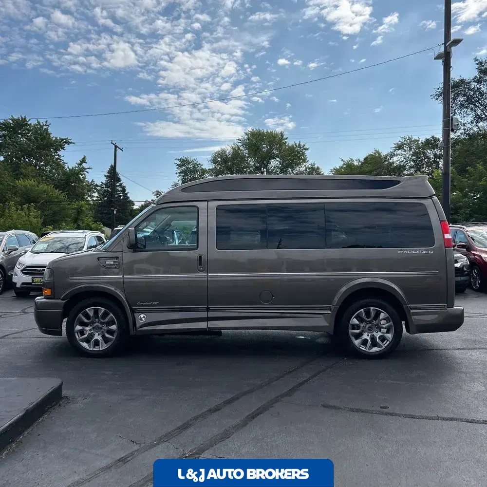 2023 GMC Savana 2500