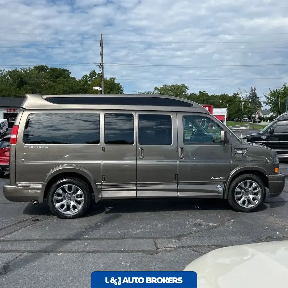 2023 GMC Savana 2500