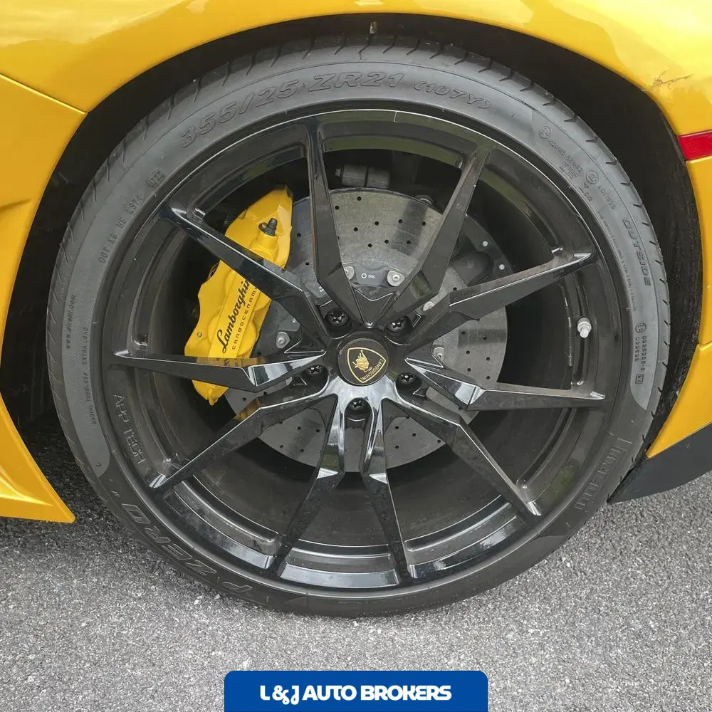 2014 Lamborghini Aventador Base