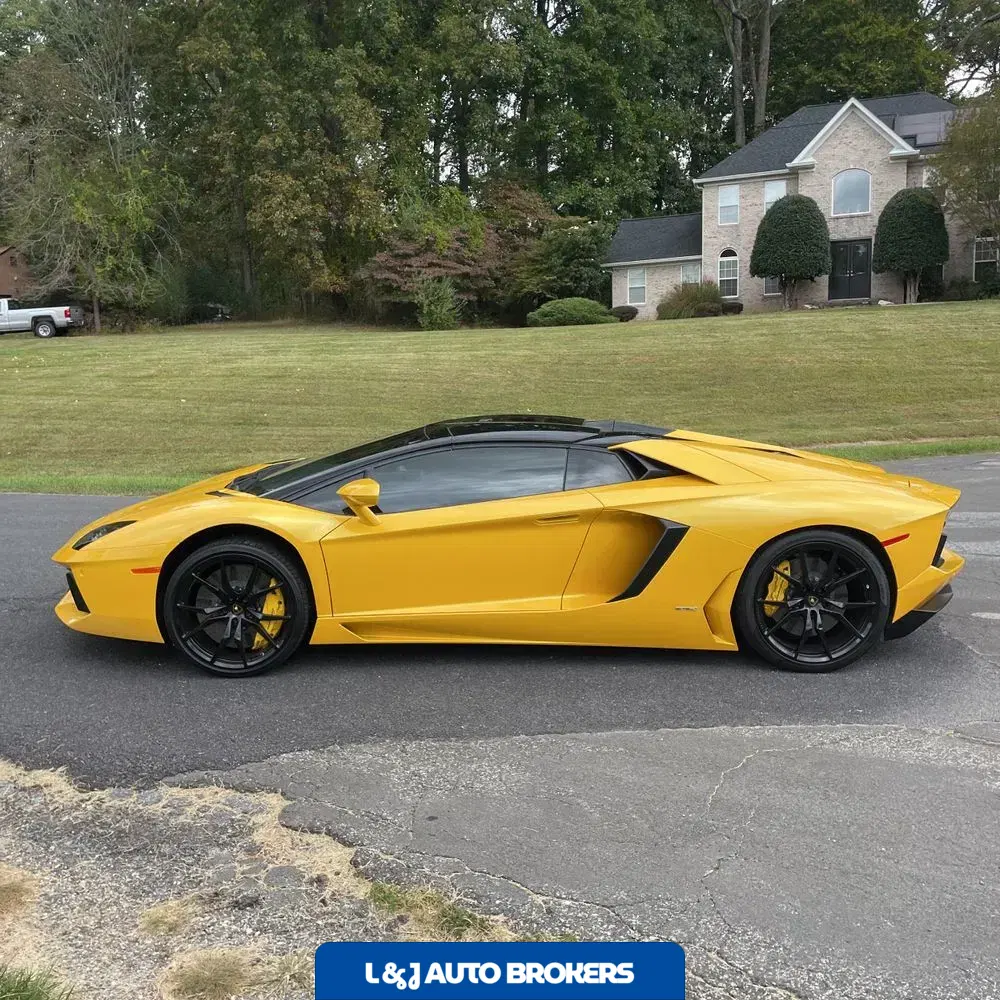 2014 Lamborghini Aventador Base