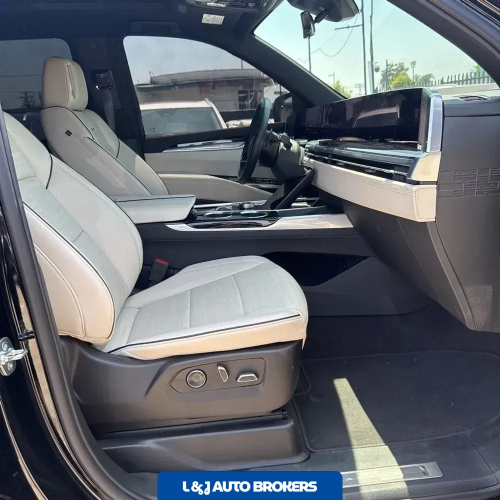 2025 Cadillac Escalade ESV Sport