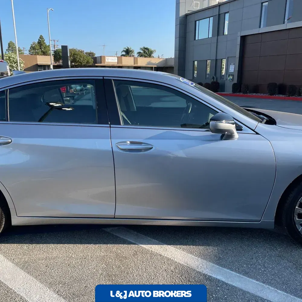 2025 Lexus ES 300h Luxury