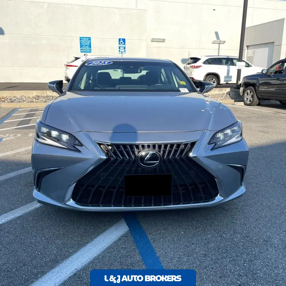 2025 Lexus ES 300h Luxury