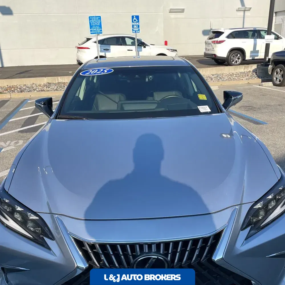 2025 Lexus ES 300h Luxury