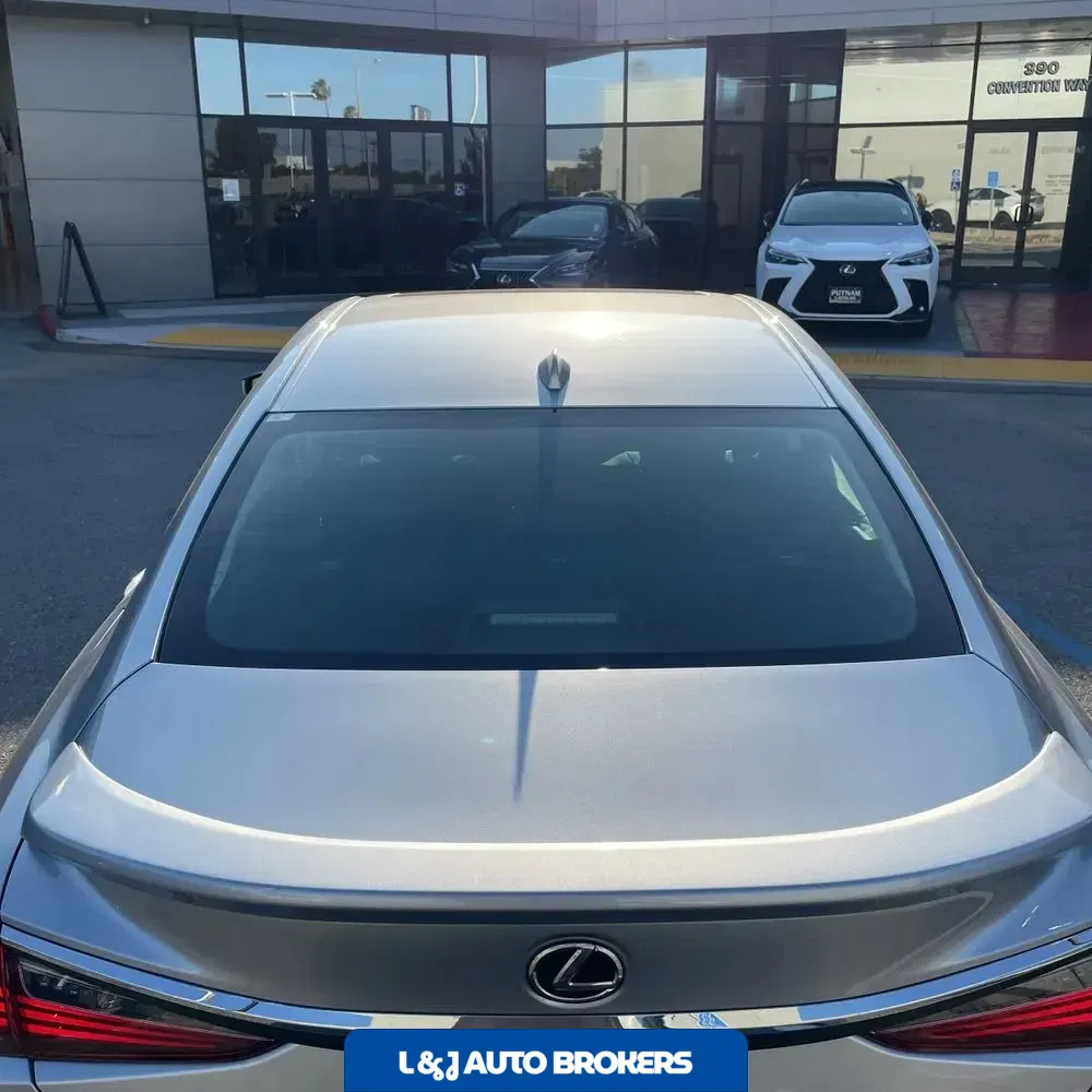 2025 Lexus ES 300h Luxury