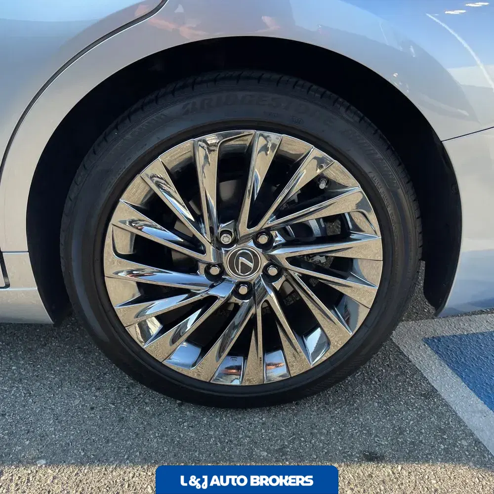 2025 Lexus ES 300h Luxury