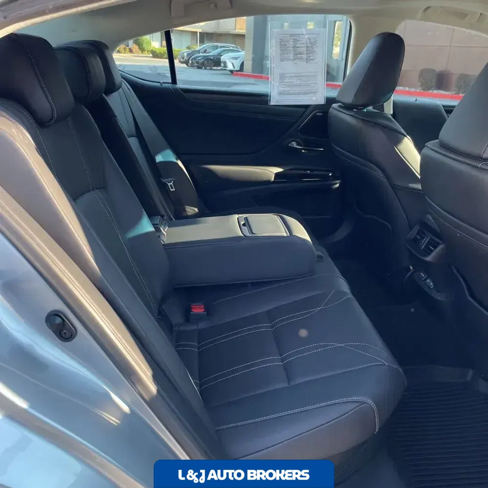 2025 Lexus ES 300h Luxury