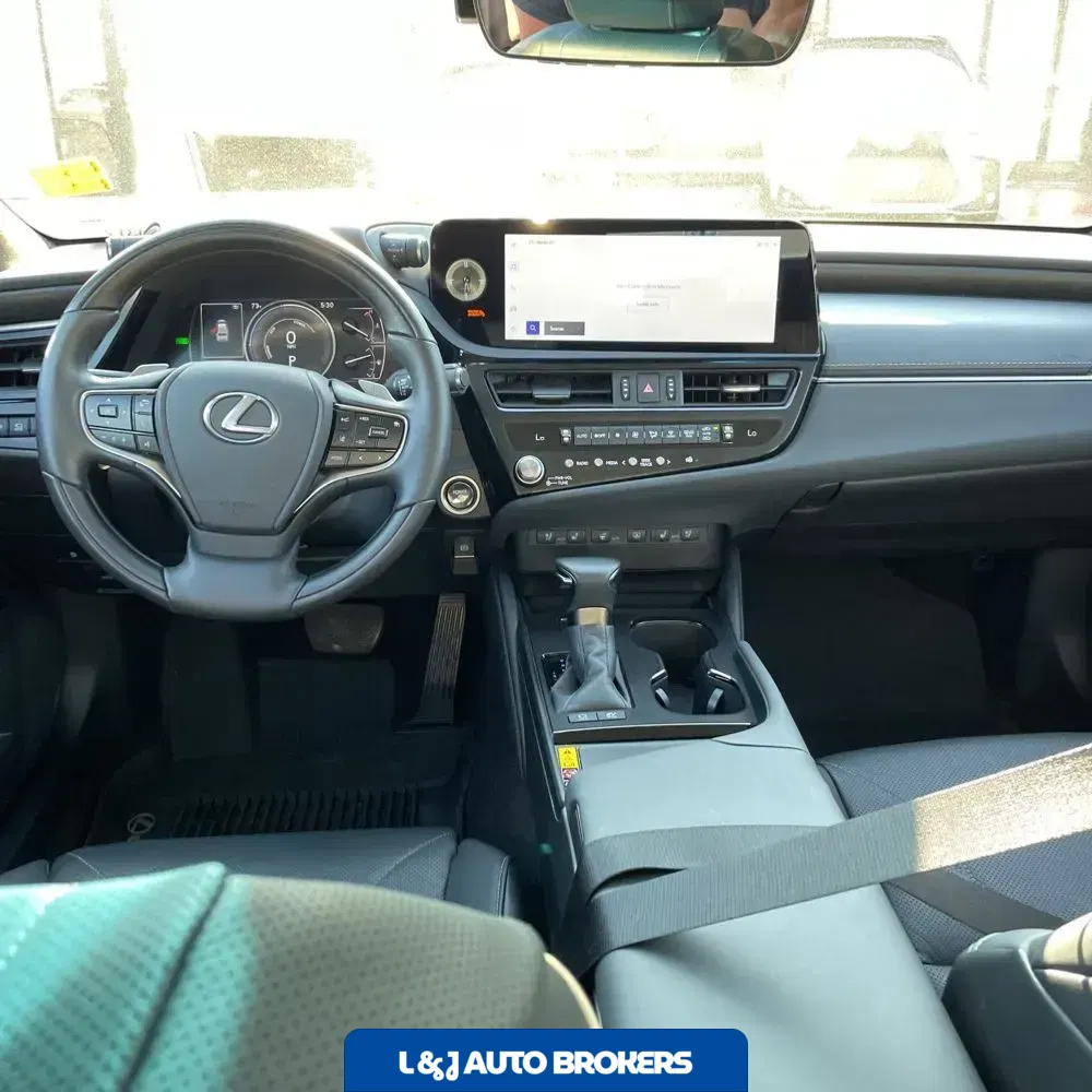 2025 Lexus ES 300h Luxury