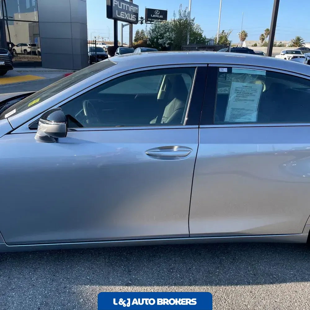 2025 Lexus ES 300h Luxury