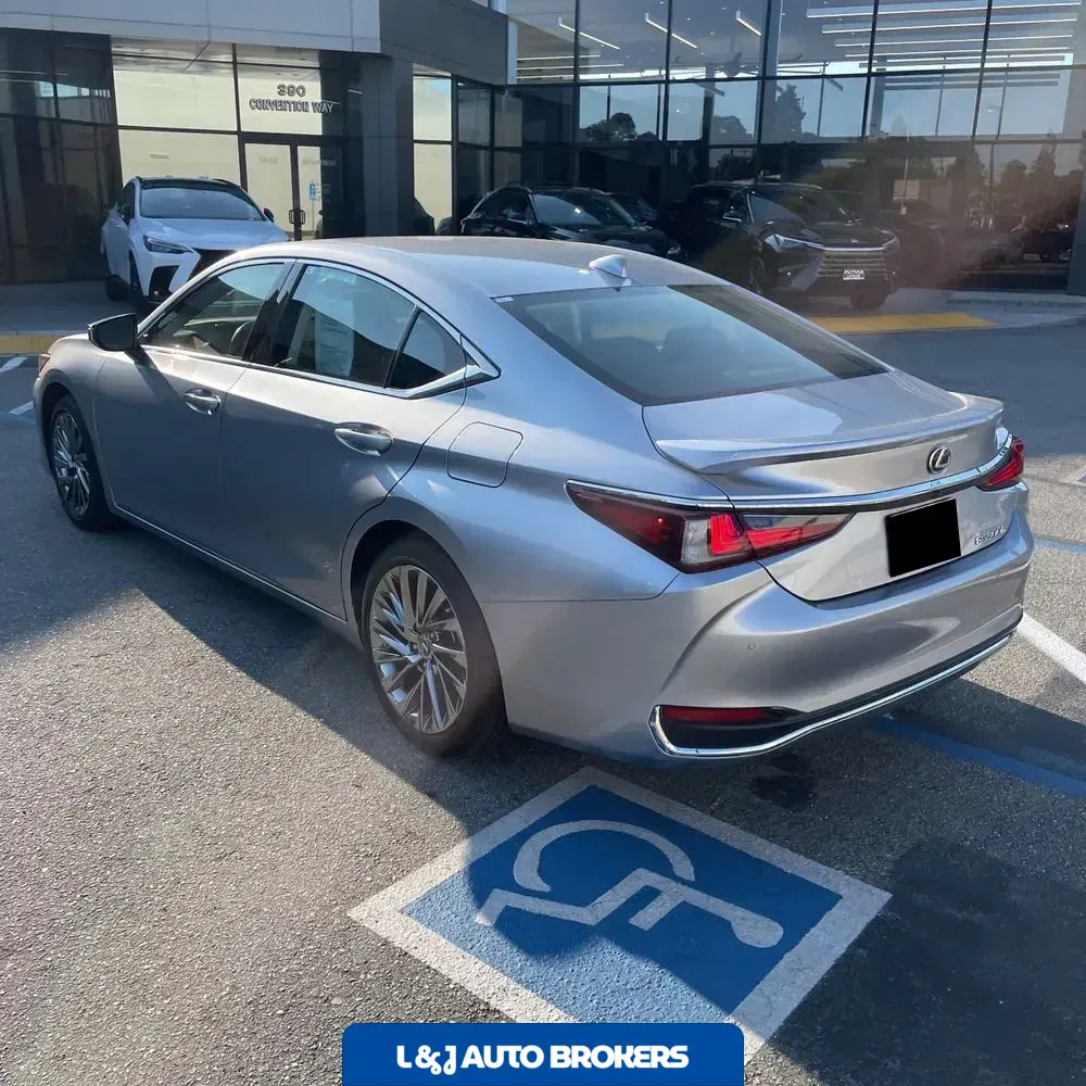 2025 Lexus ES 300h Luxury