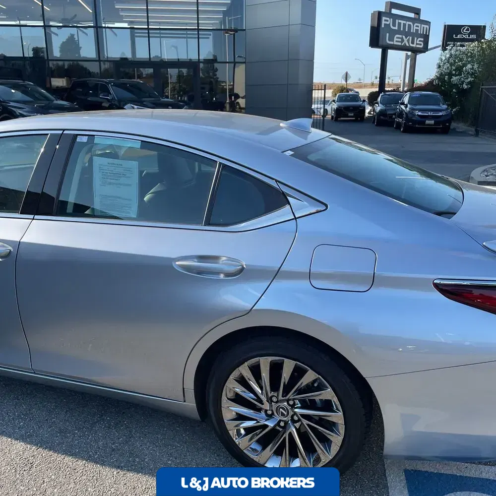 2025 Lexus ES 300h Luxury