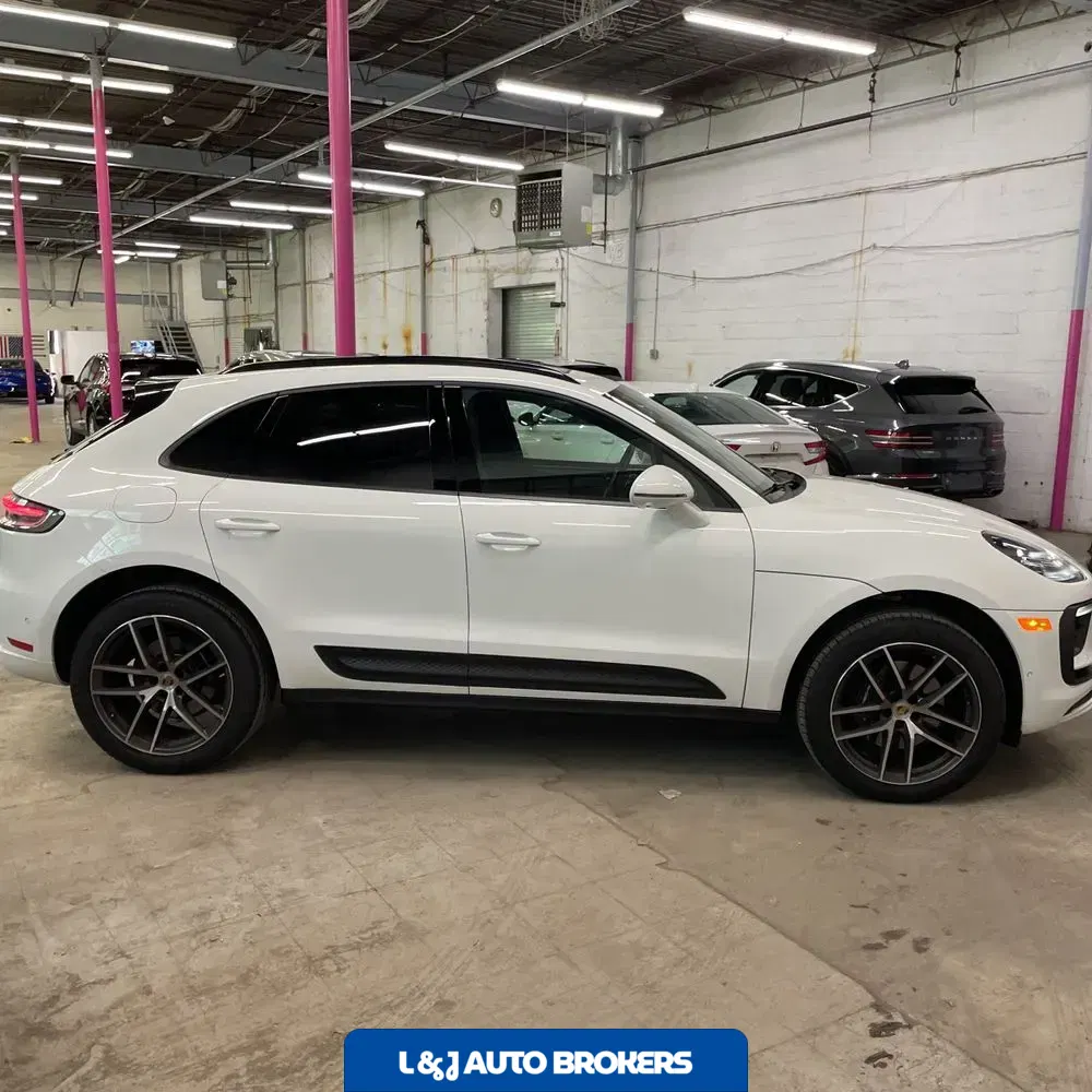 2024 Porsche Macan Base