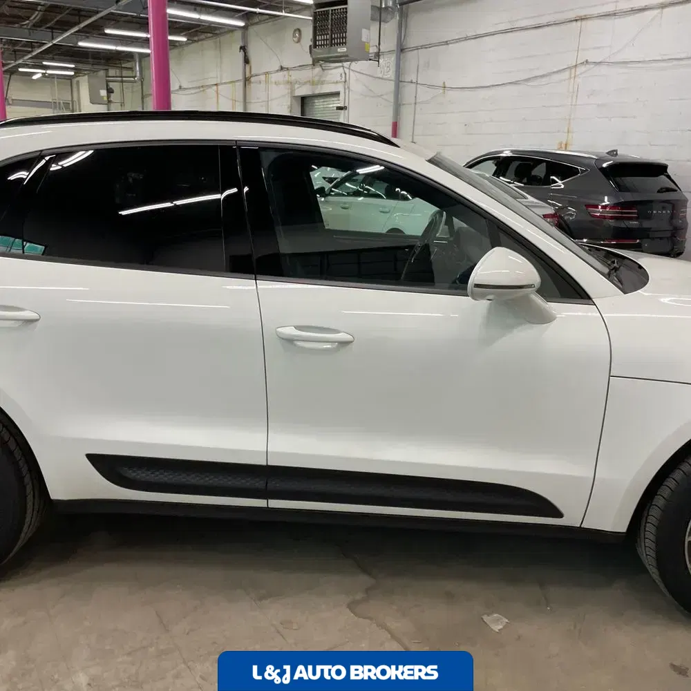 2024 Porsche Macan Base