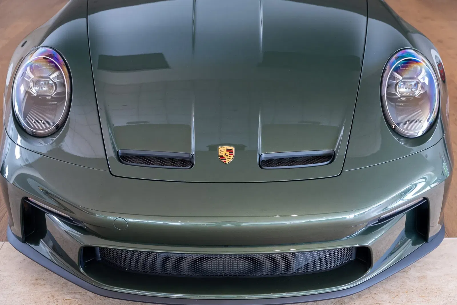Oak Green Metallic 2024 Porsche 911 S/T