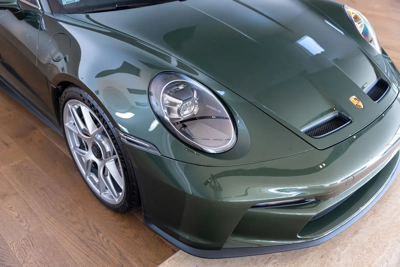 Oak Green Metallic 2024 Porsche 911 S/T
