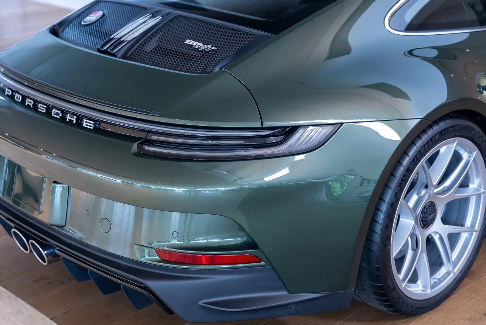 Oak Green Metallic 2024 Porsche 911 S/T