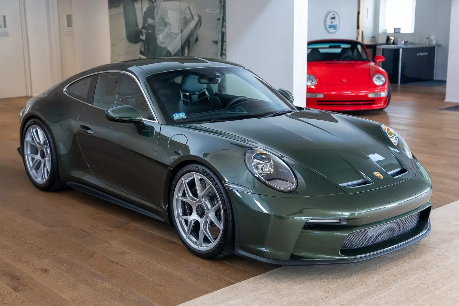 Oak Green Metallic 2024 Porsche 911 S/T