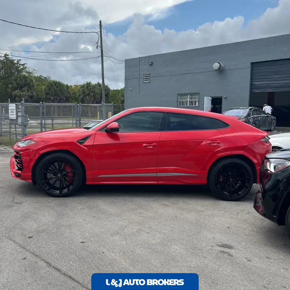 2021 Lamborghini Urus Base