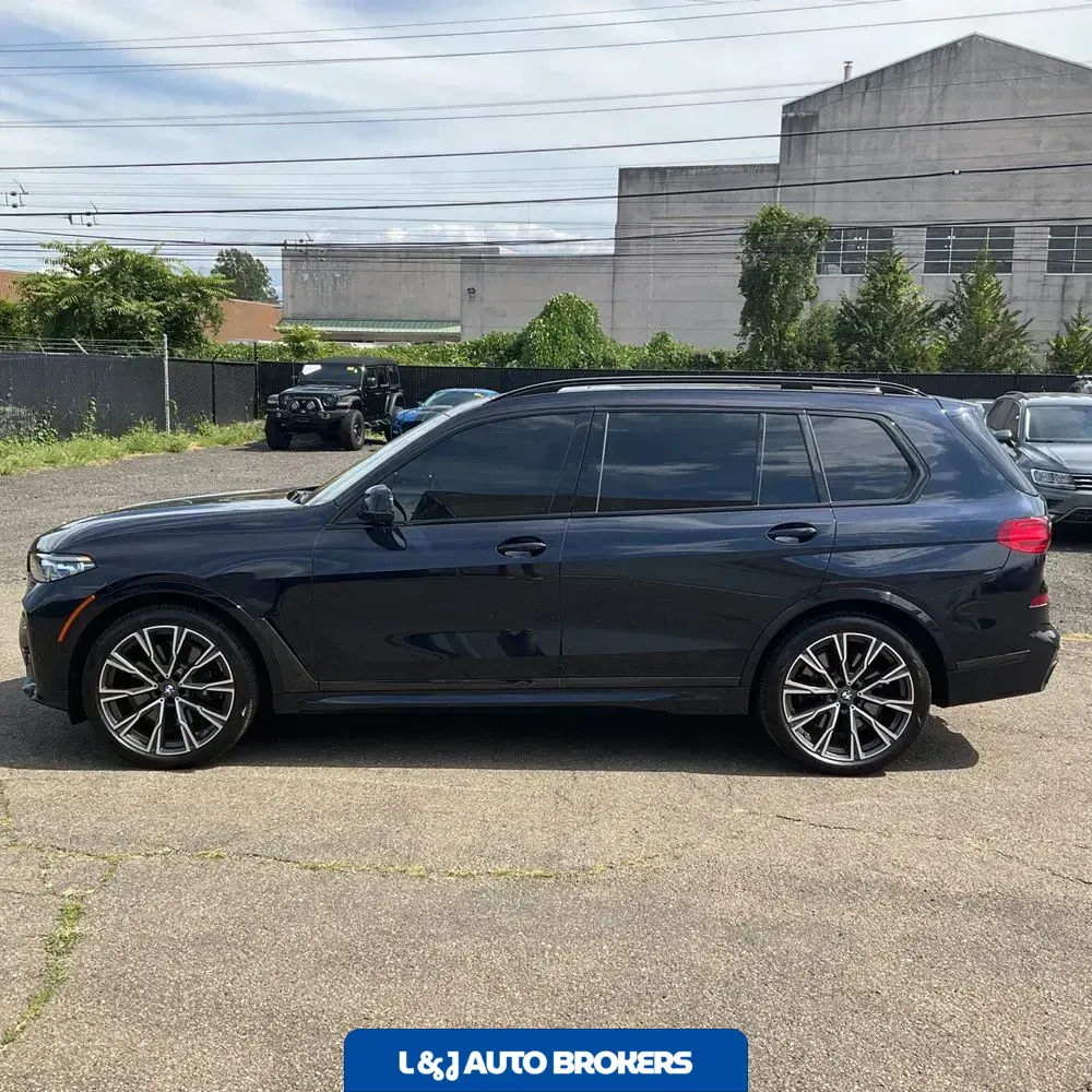 2021 BMW X7 M50i