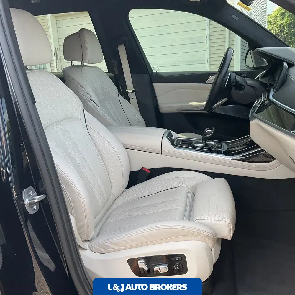 2021 BMW X7 M50i