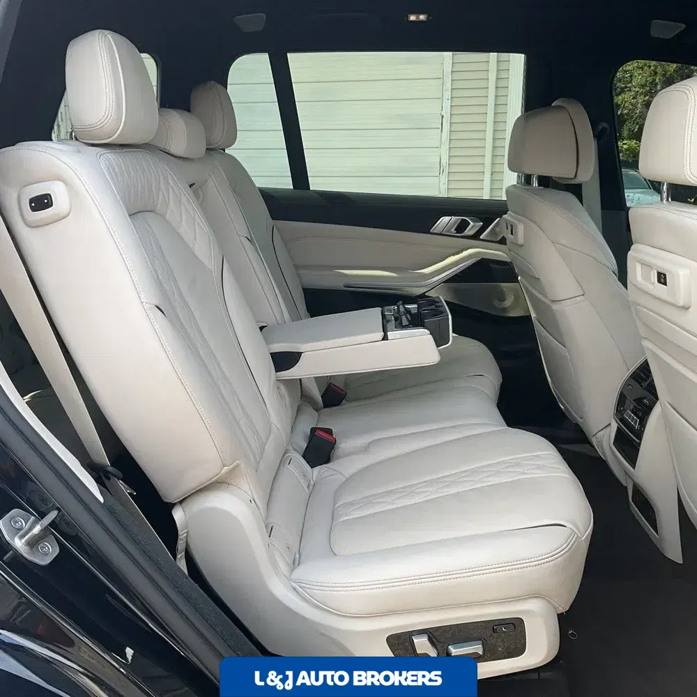 2021 BMW X7 M50i