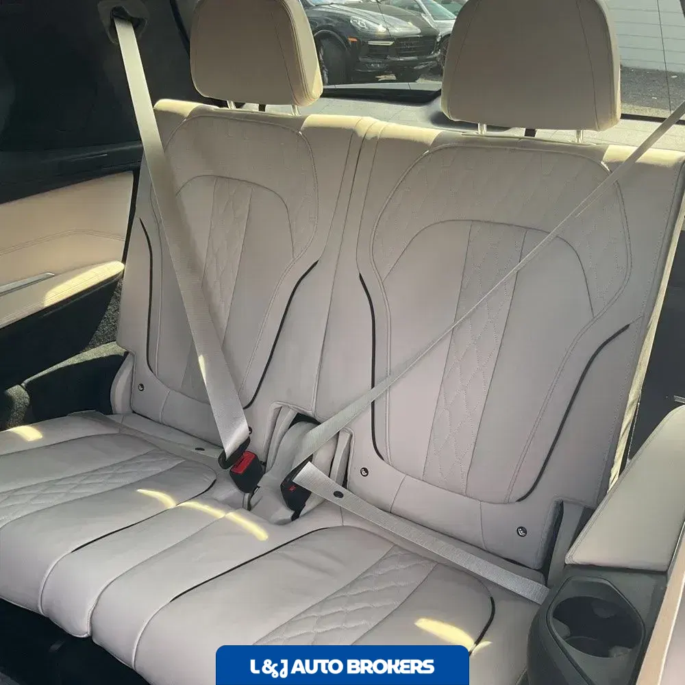2021 BMW X7 M50i