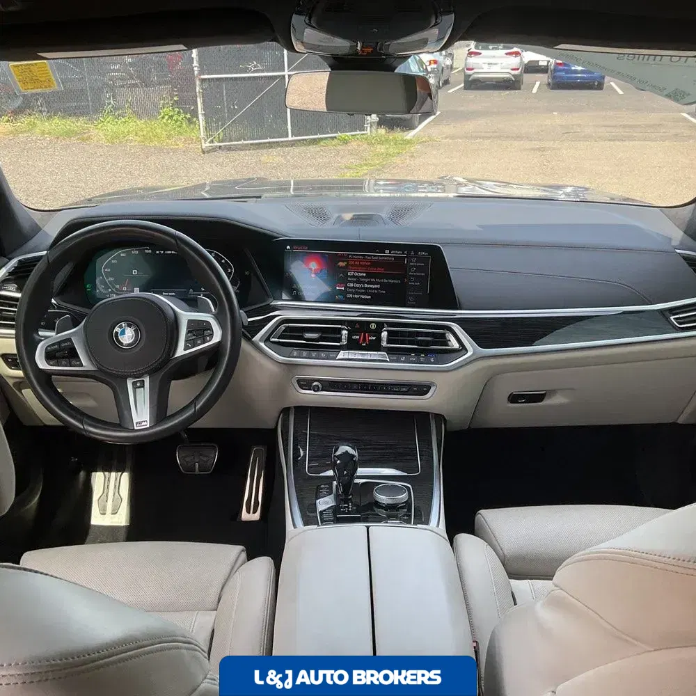 2021 BMW X7 M50i