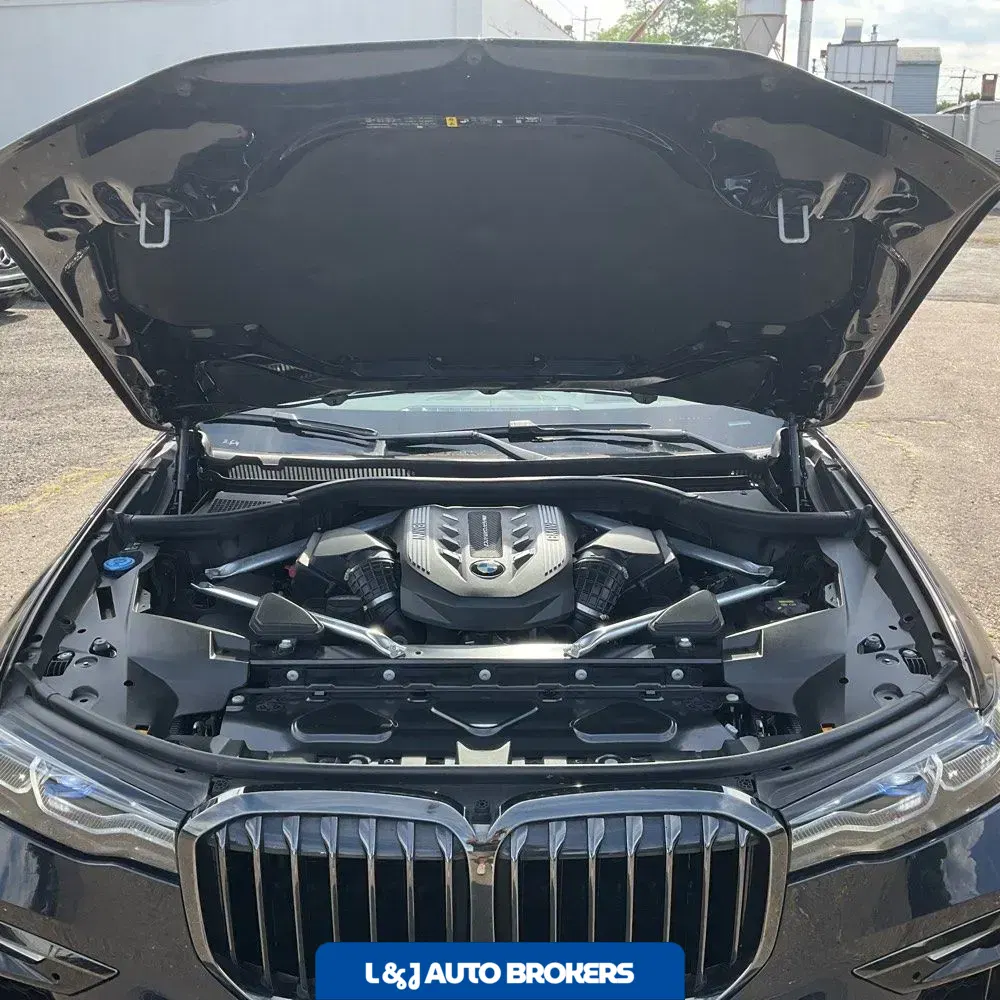 2021 BMW X7 M50i