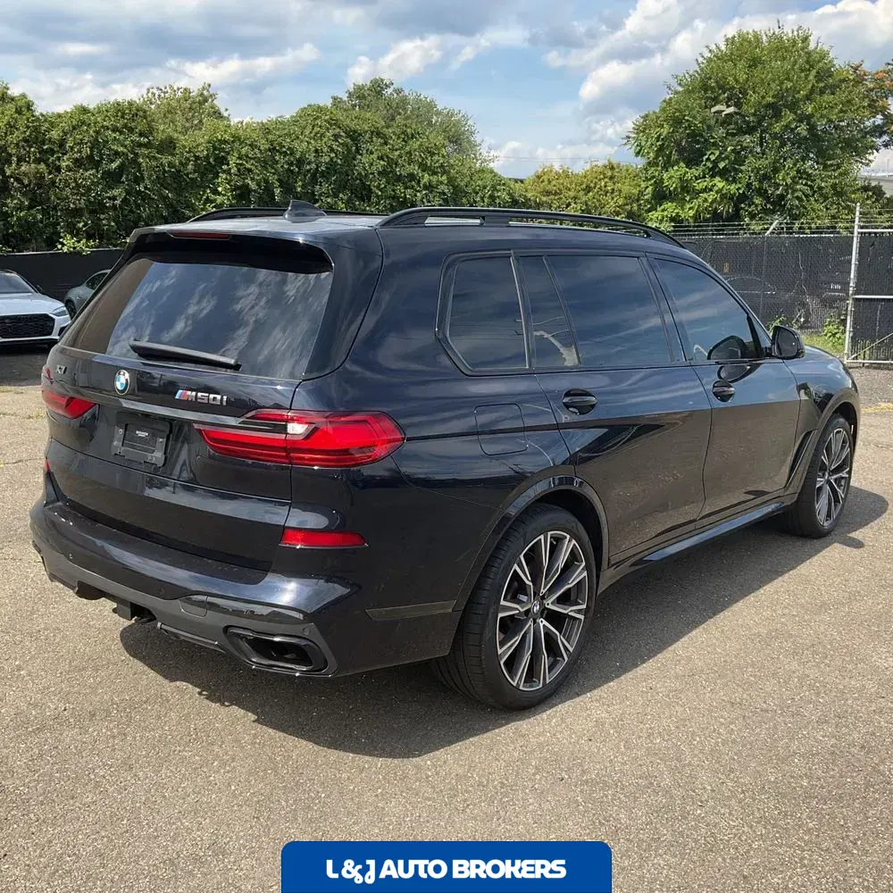2021 BMW X7 M50i