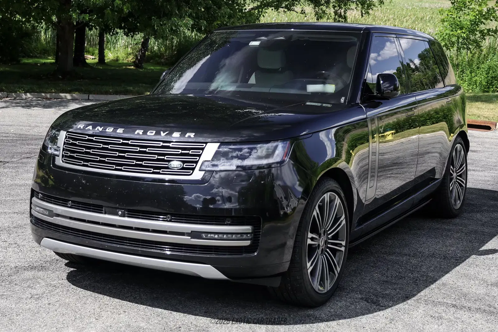 2025 Land Rover Range Rover SE LWB P530