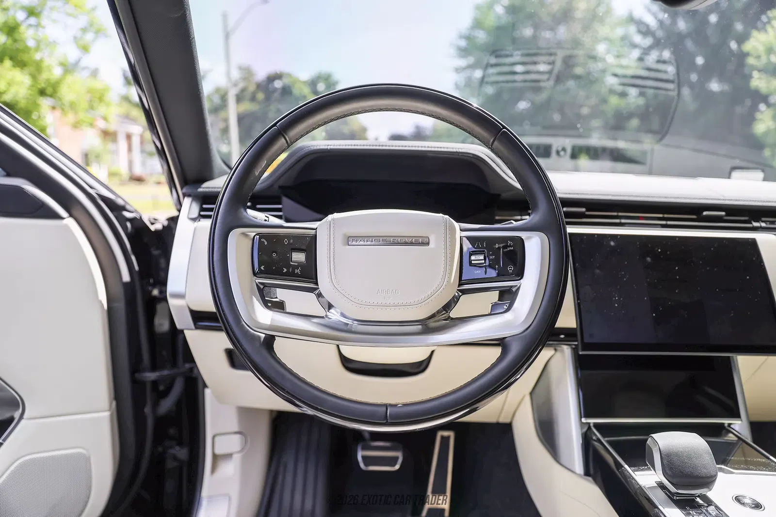 2025 Land Rover Range Rover SE LWB P530
