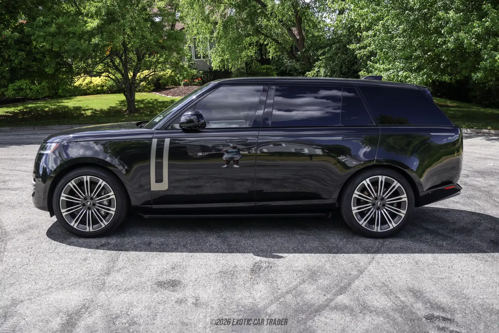 2025 Land Rover Range Rover SE LWB P530