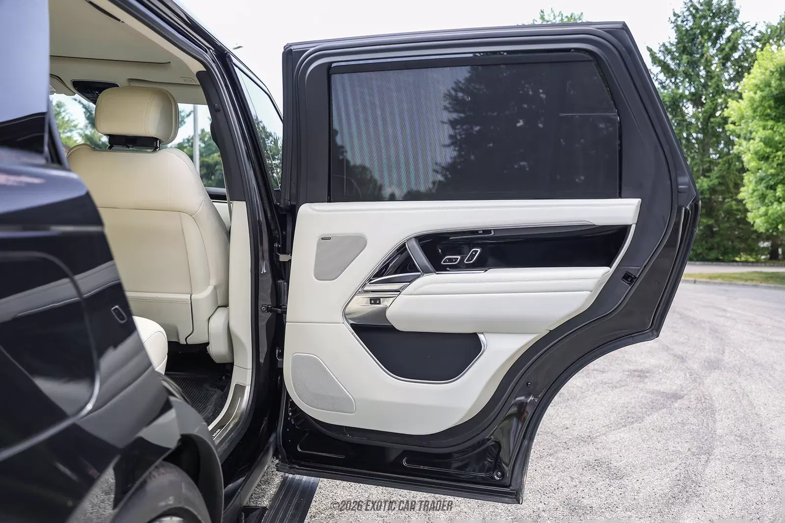 2025 Land Rover Range Rover SE LWB P530